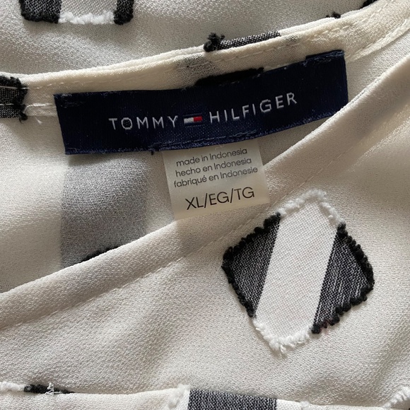 BUY 2 ITEMS & GET 1 FREE: Tommy Hilfiger B&W Geo Print Blouse Sz XL - Picture 6 of 8